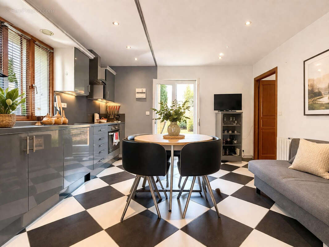 Appartement à EZE