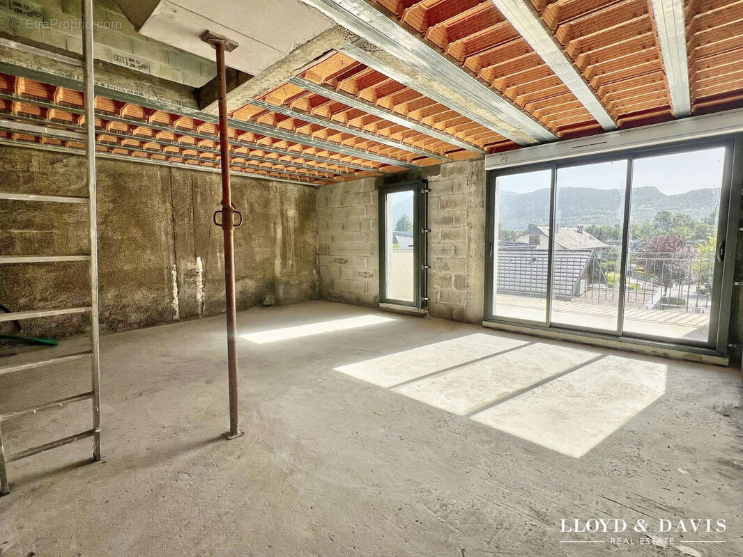 Appartement à CHALLES-LES-EAUX