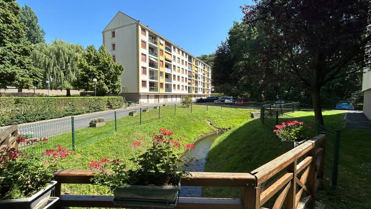 Appartement à BUC