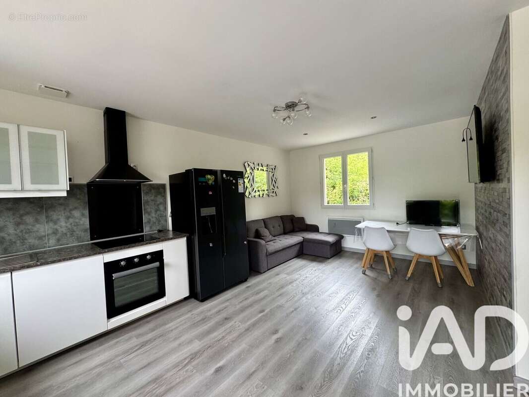 Photo 2 - Maison à ROULLET-SAINT-ESTEPHE