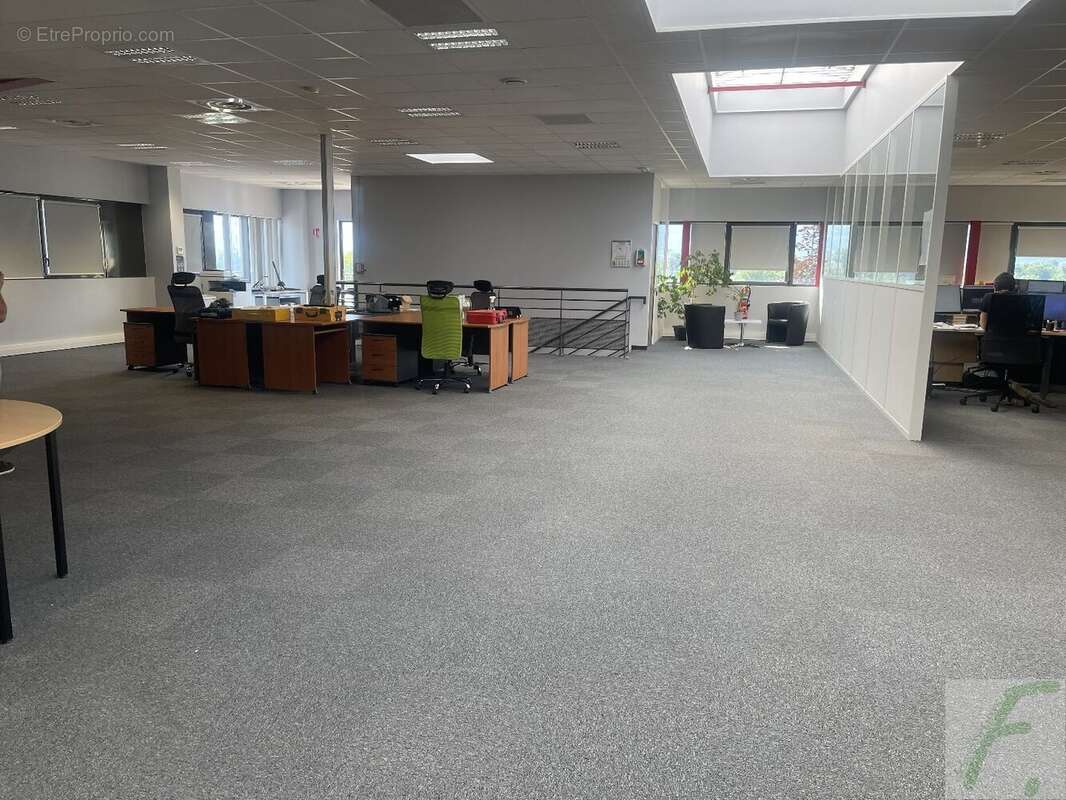 Commerce à LA TERRASSE