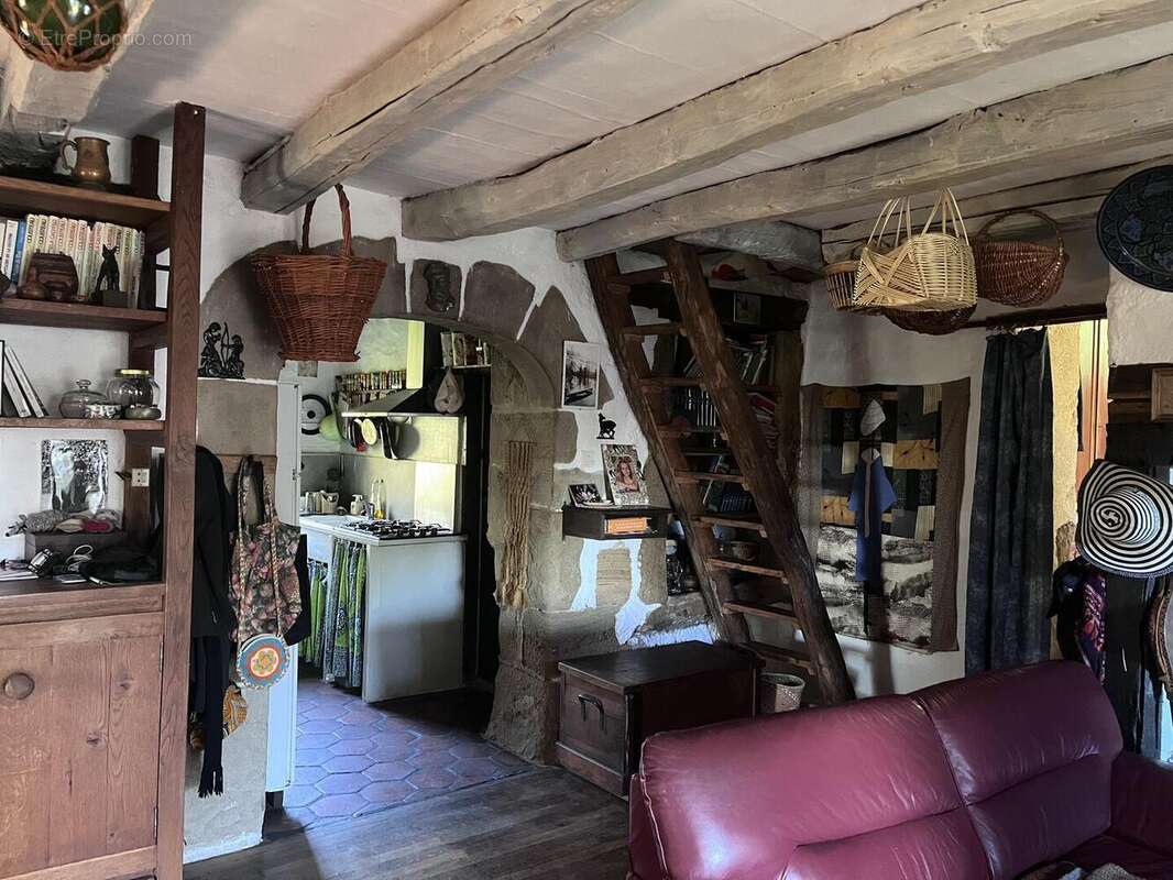 Accès étage - Maison à FIGEAC