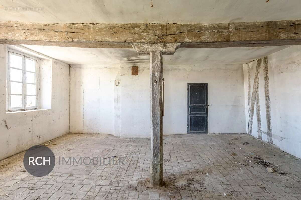 Maison à LA QUEUE-LES-YVELINES