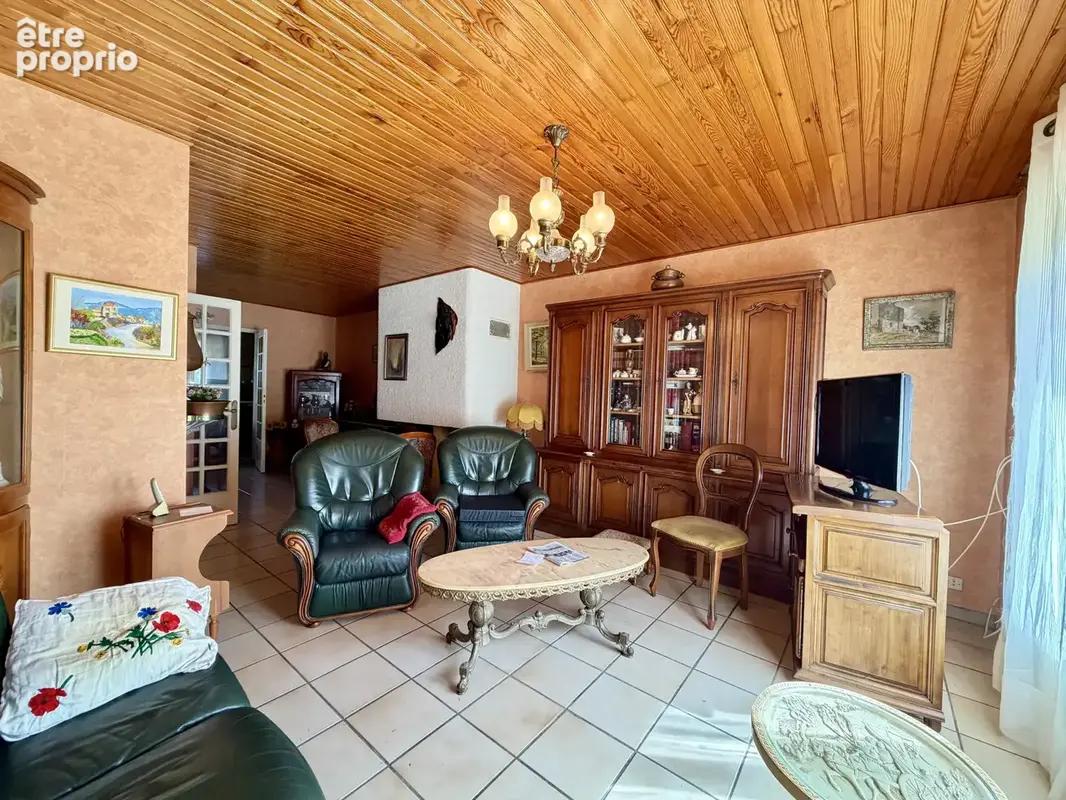 Maison traditionnelle sur deux niveaux avec garage et jardin - photo 5