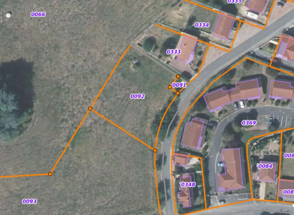 Terrain à ISSY-L'EVEQUE