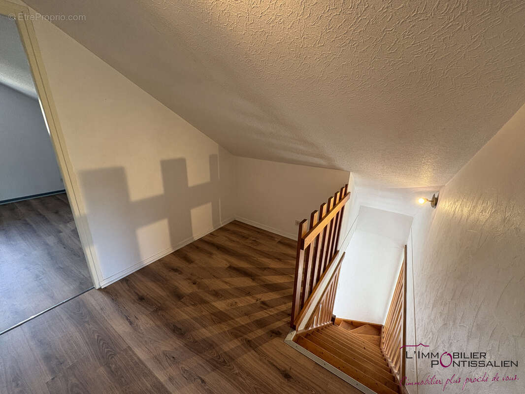 Maison à OYE-ET-PALLET