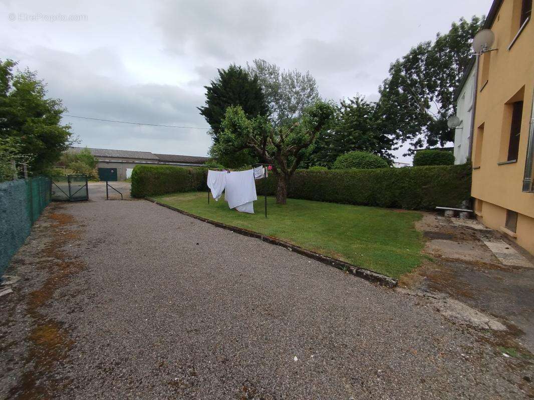 Maison de ville  avec terrain et garage- vente viagère occupée une personne - photo 4