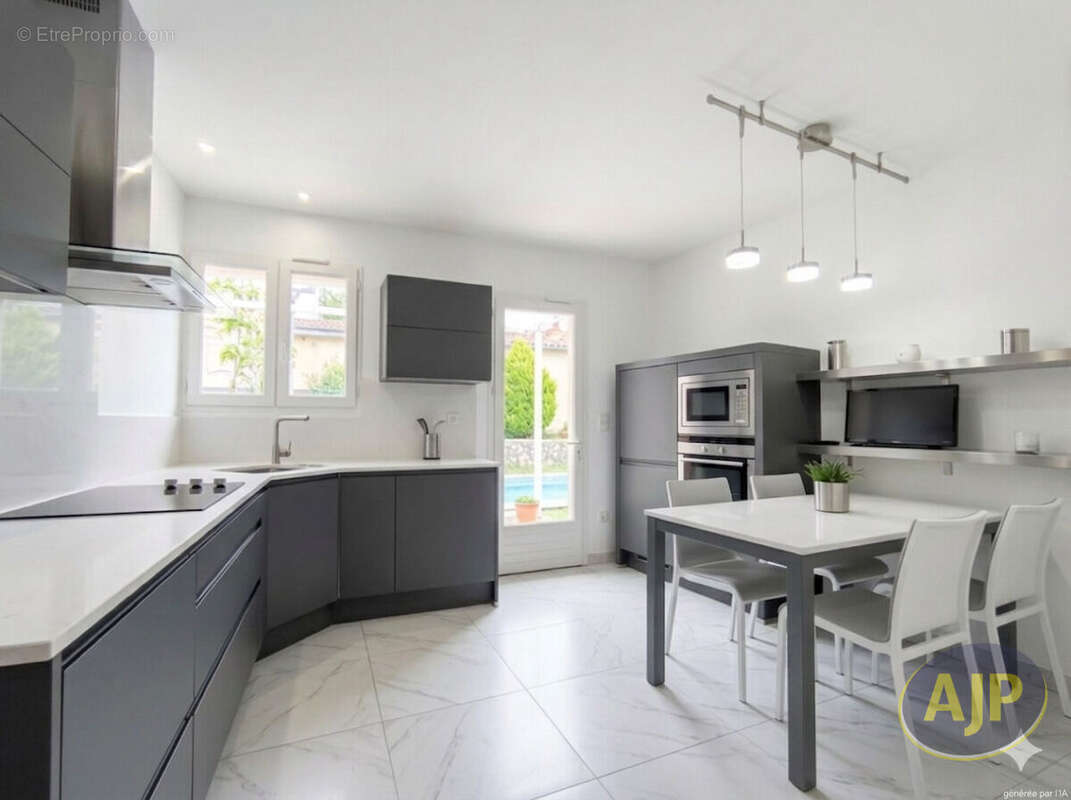 Maison à BLANQUEFORT