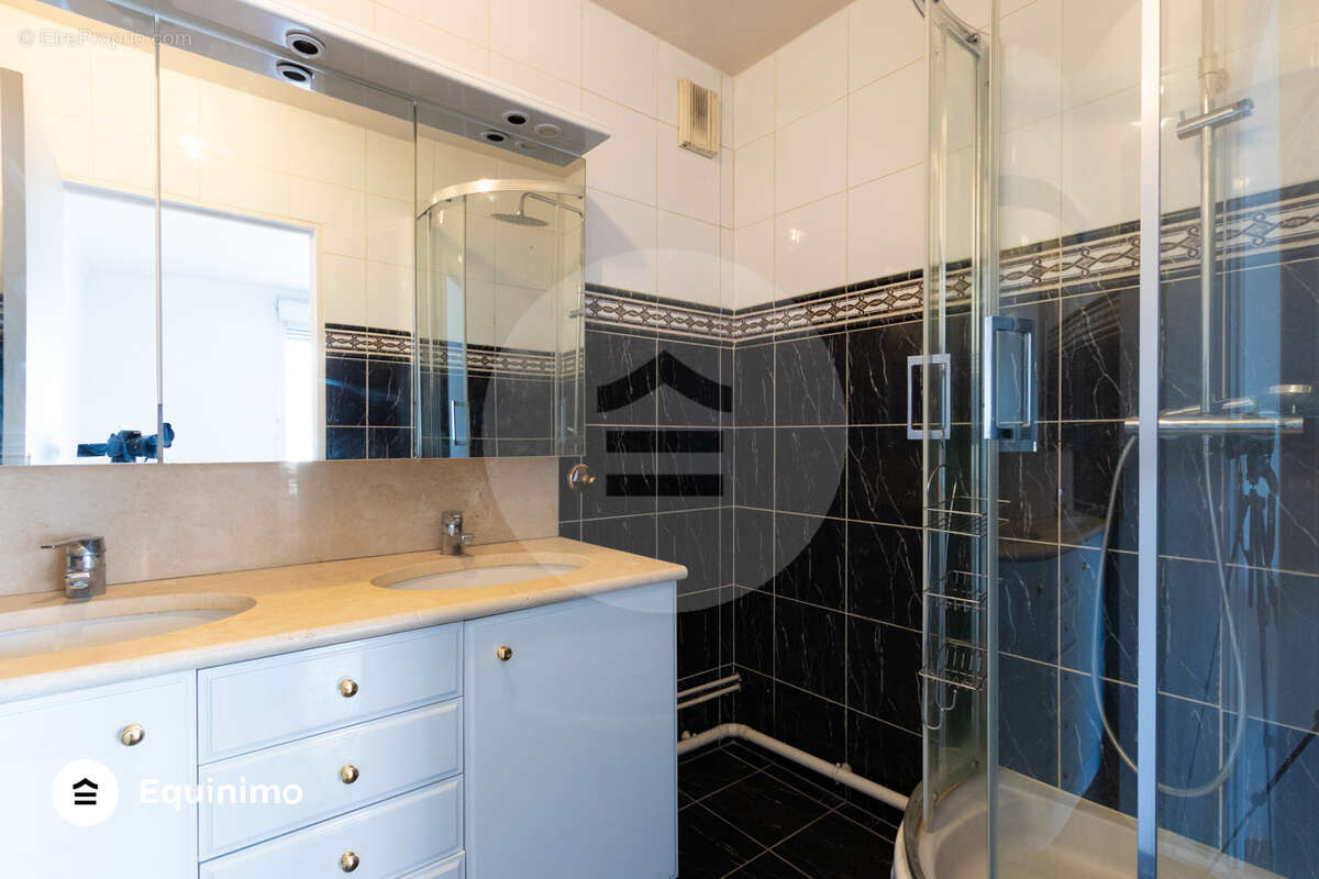 Appartement 5 pièces de 125 m2 avec 2 balcons et box   Avenue du Maréchal Juin - photo 17