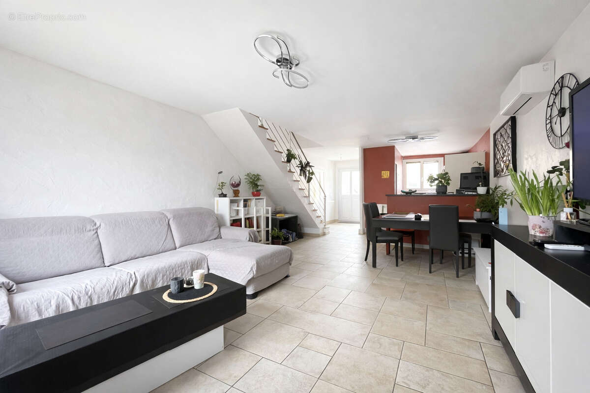 Maison à PIERRE-BENITE