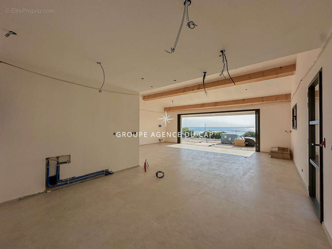 Maison à LES ISSAMBRES