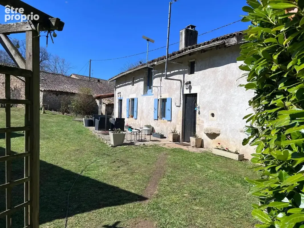 Photo Maison à Brux au prix de 141 700€