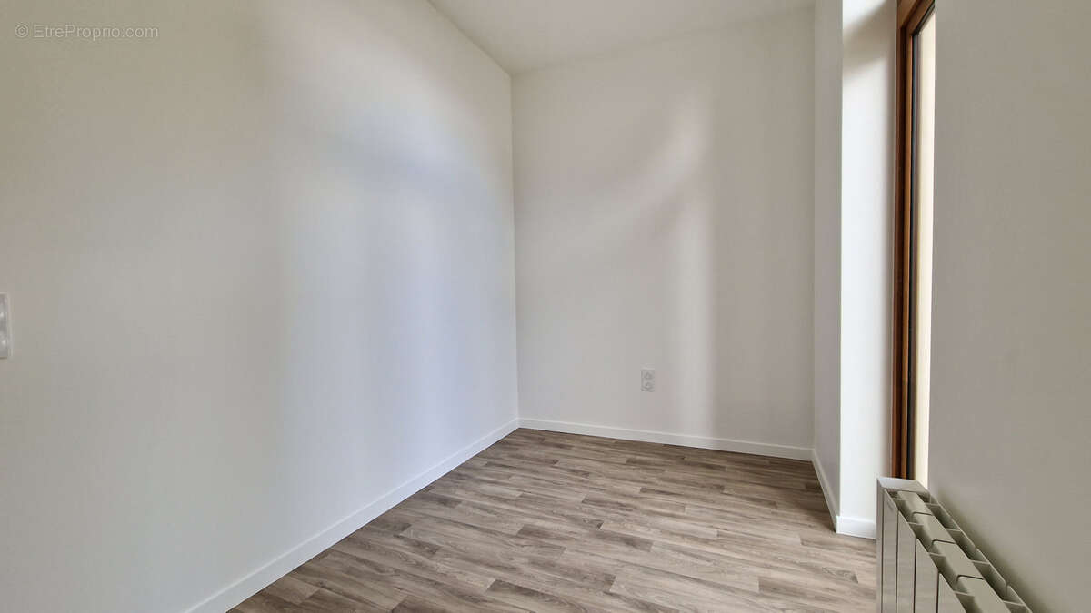 A marly la ville - appartement neuf de type f3 en rez de jardin avec place de parking. - photo 6