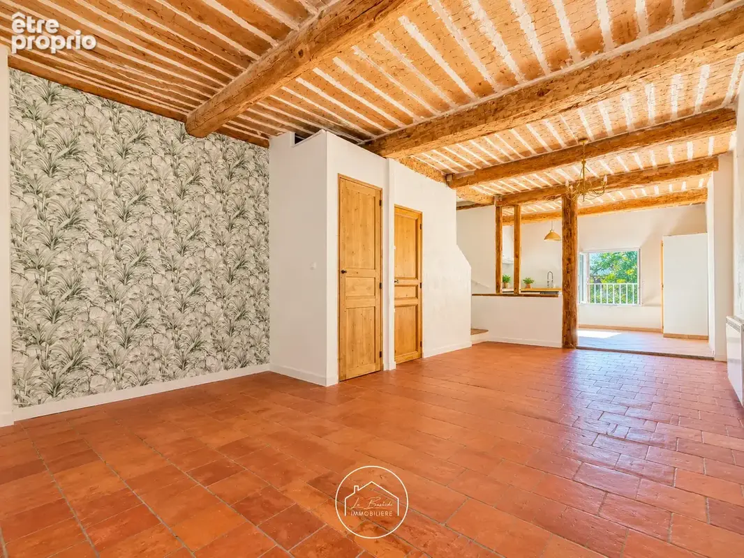 GÉMENOS au cœur du village   Charmant triplex 4 pièces de 91.56 m2. - photo 2