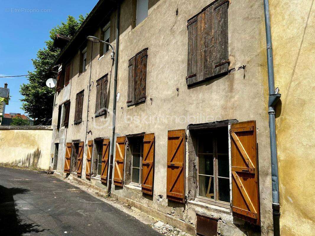 Commerce à LE PONT-DE-BEAUVOISIN