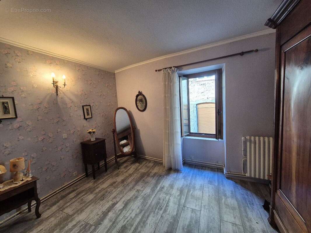 Maison T7 de 180 m² avec patio et jardin - photo 5
