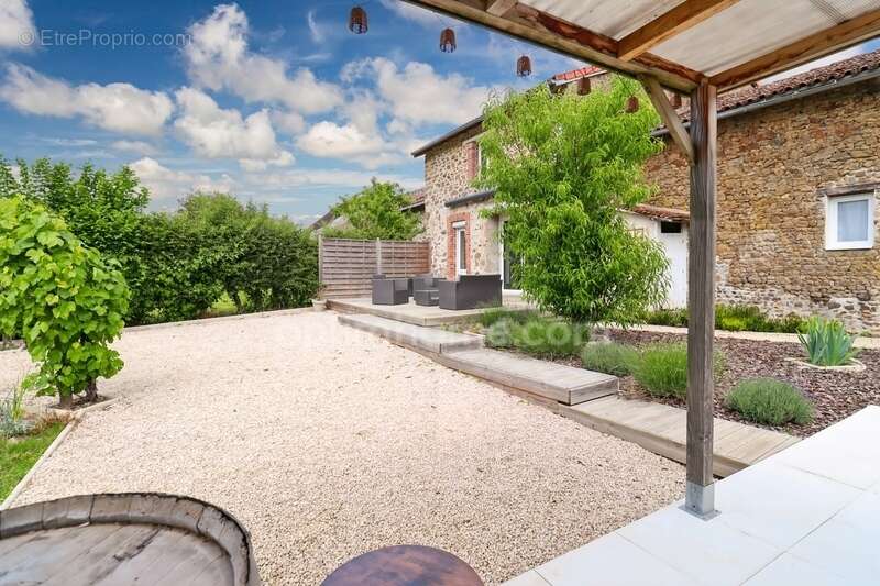 Maison à MAGNAC-LAVAL