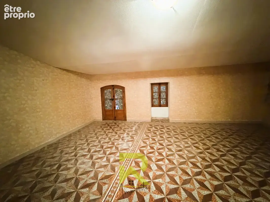 Maison de ville a renover - fort potentiel - garages cour - photo 6
