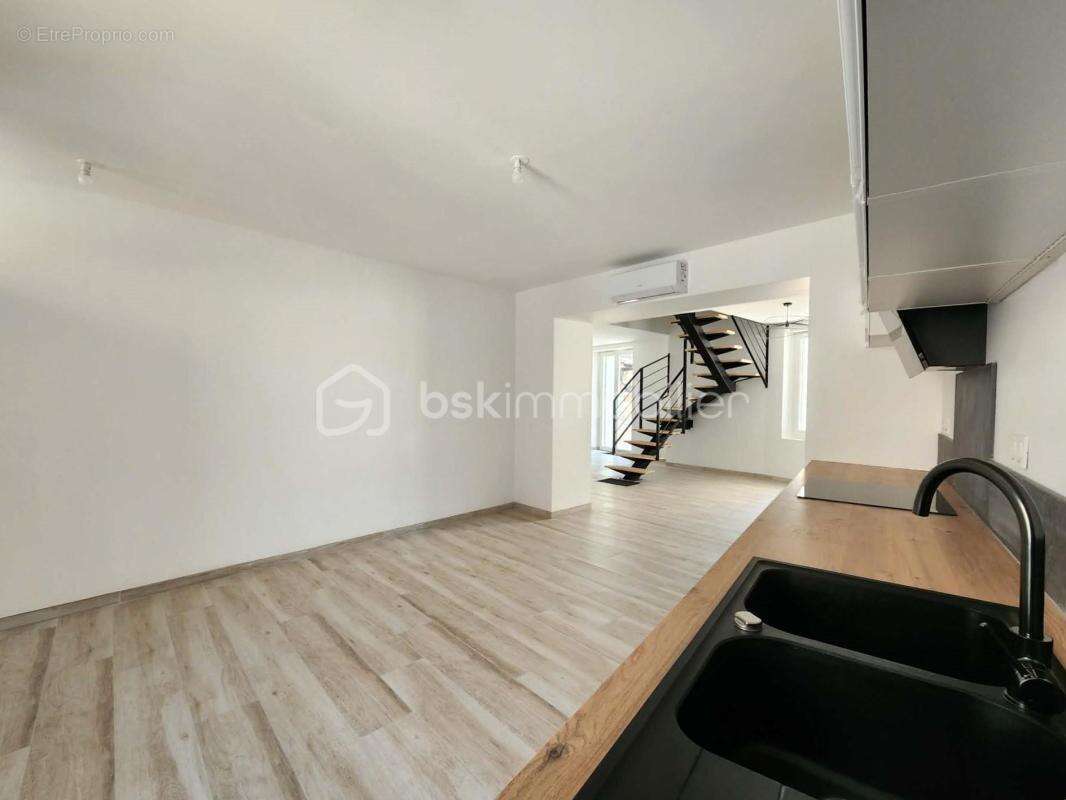 Maison de village T5 de 130 m² – Rénovation intégrale (DPE A) – Extérieur sans vis-à-vis et stationnements privatifs - photo 8