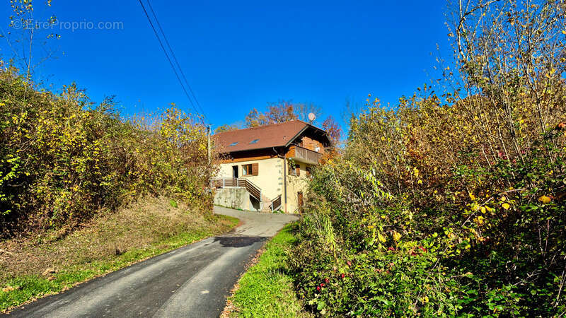Appartement à PRINGY