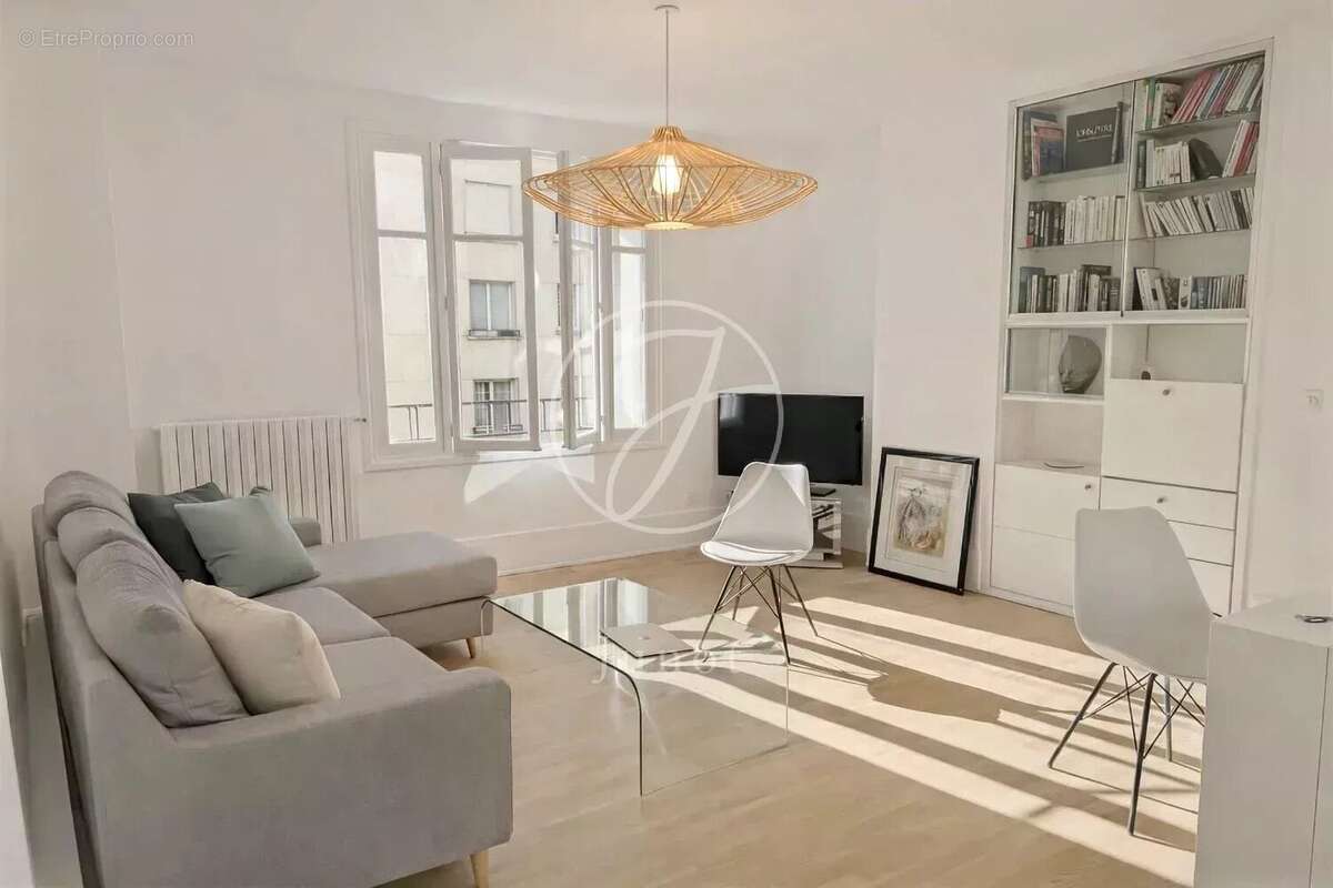 Appartement à PARIS-16E