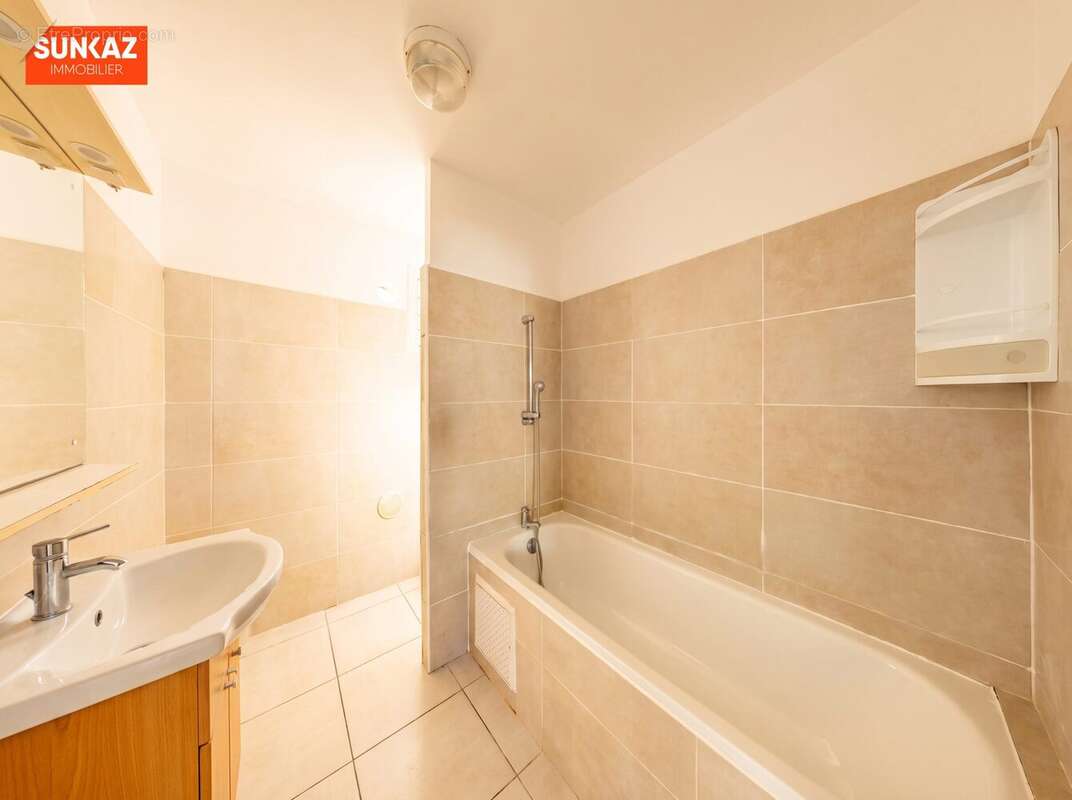 Maison 84 m² à Saint-Louis  - photo 8