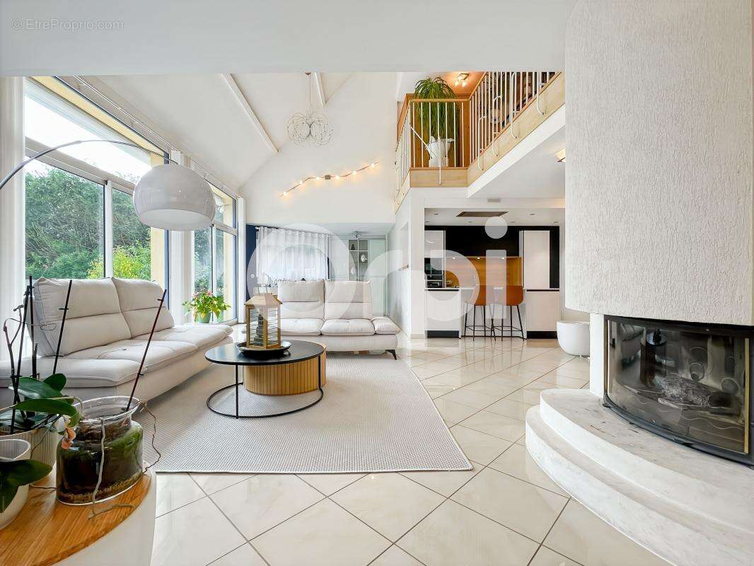 Maison à SAINT-SEBASTIEN-DE-MORSENT