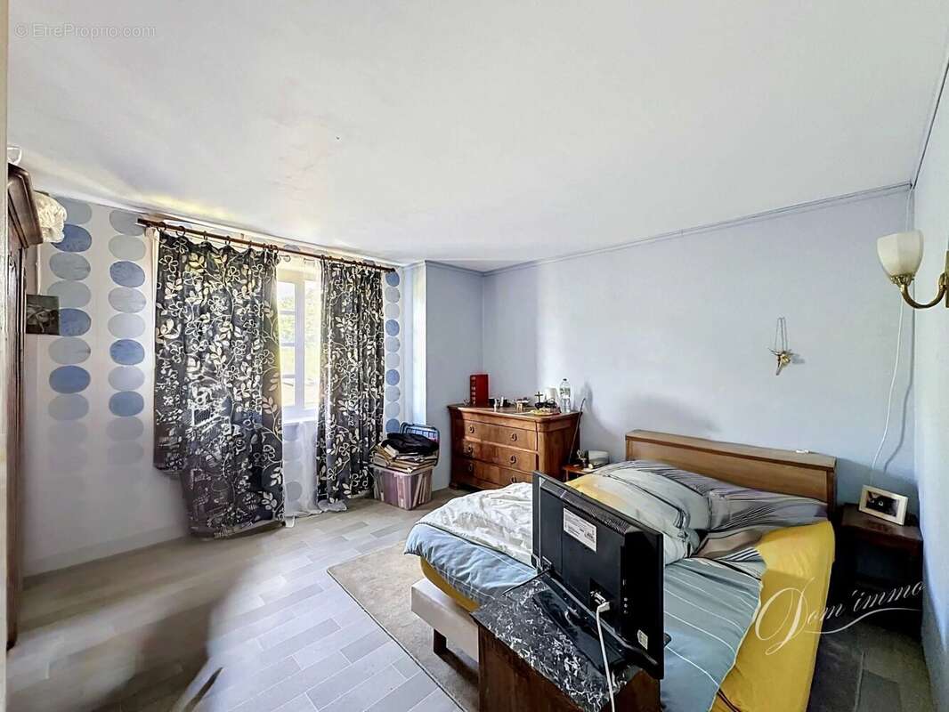 Maison à VIC-SOUS-THIL