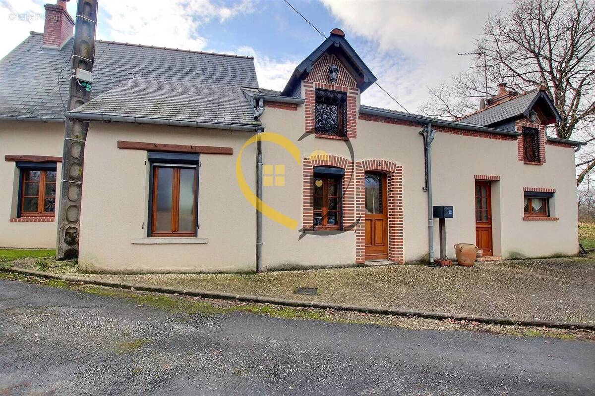 Maison à IVOY-LE-PRE