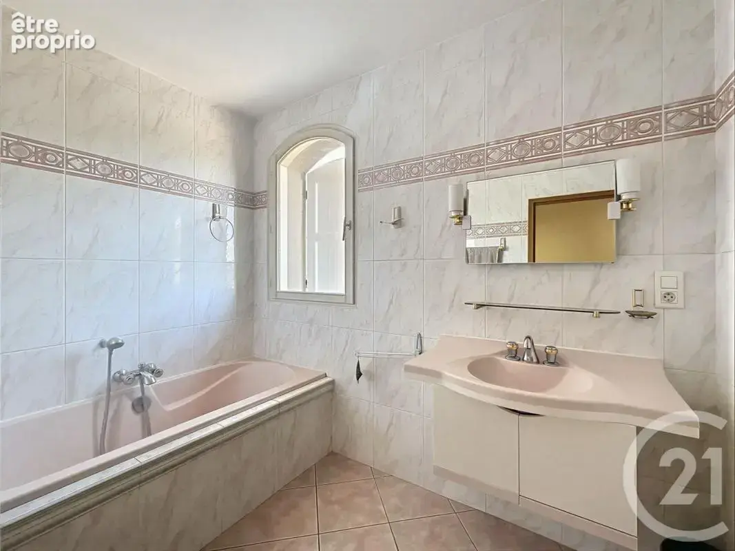 Maison 195 m² à Seyssuel  - photo 4