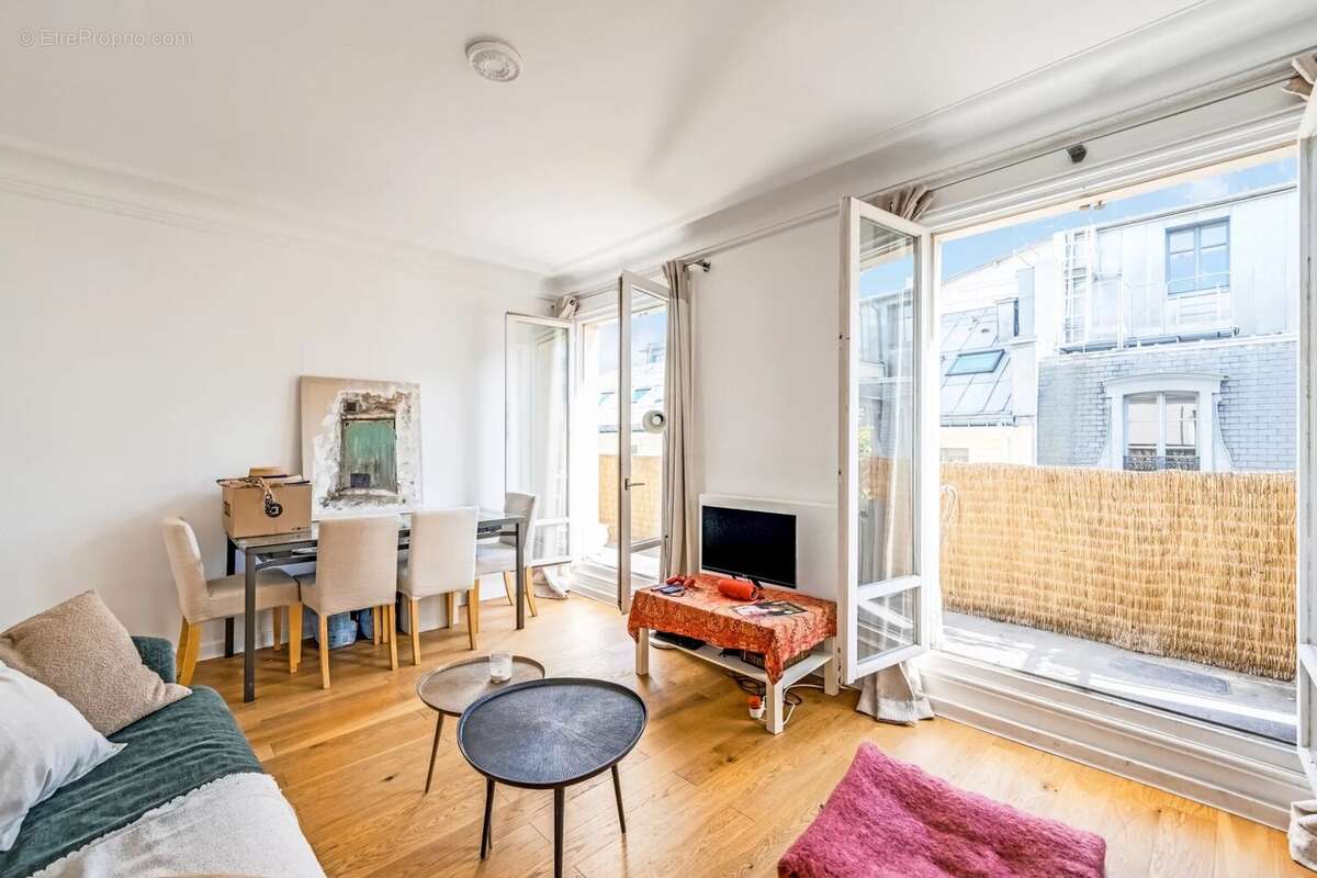 Appartement à PARIS-8E