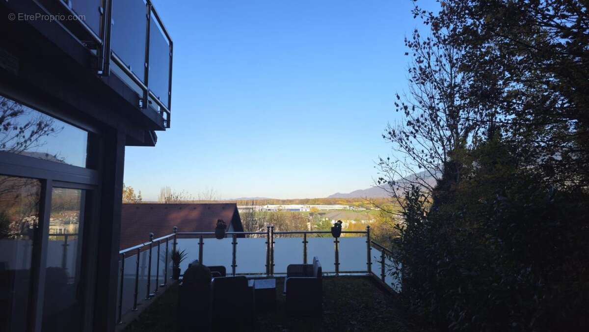 Maison à VETRAZ-MONTHOUX