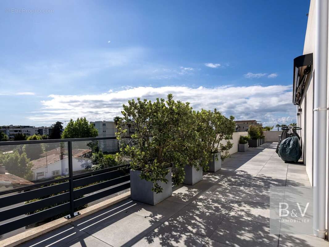 Appartement à SAINT-LAURENT-DU-VAR