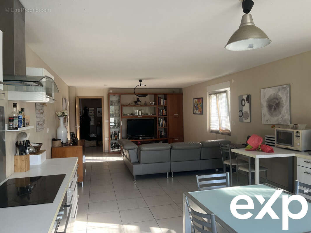 Maison à CHAVANNES-SUR-L'ETANG