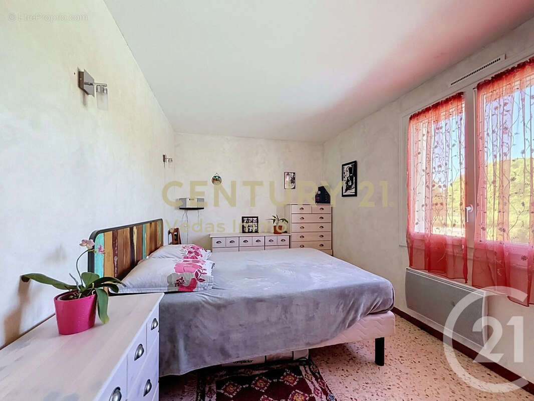 Maison 176 m² à Laverune  - photo 8