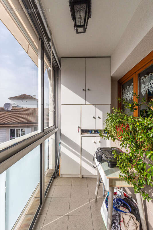 Agence immobiliere laforet - exclusivite - "coccinelle" - appartement t3 de 44,59m2 - veranda - cave - dernier etage - dpe d - r - photo 14