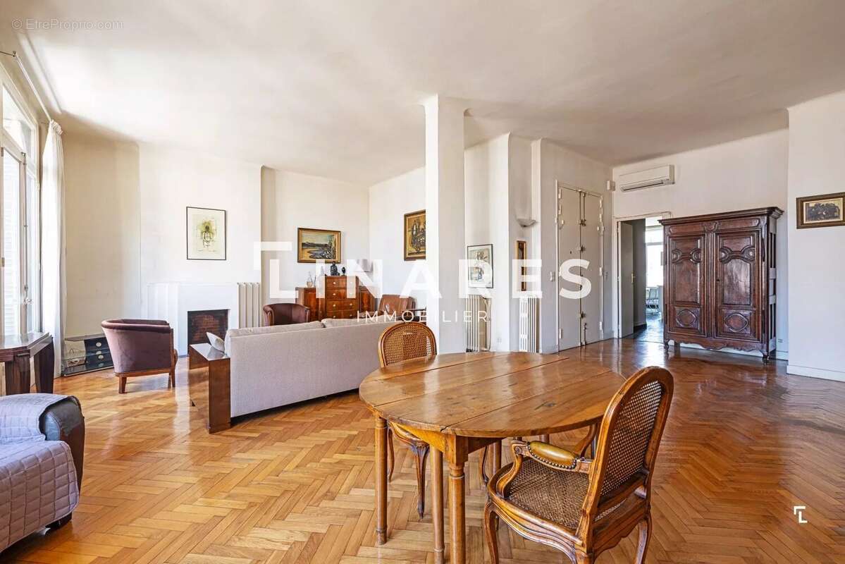 CENTRAL PARADIS - Appartement T4 de 158m2 - Balcon - Cave -  2 chambres de bonne - 13008 - photo 6