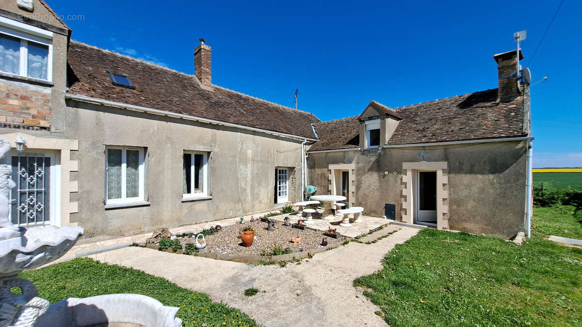 Maison à VILLENEUVE-LA-GUYARD