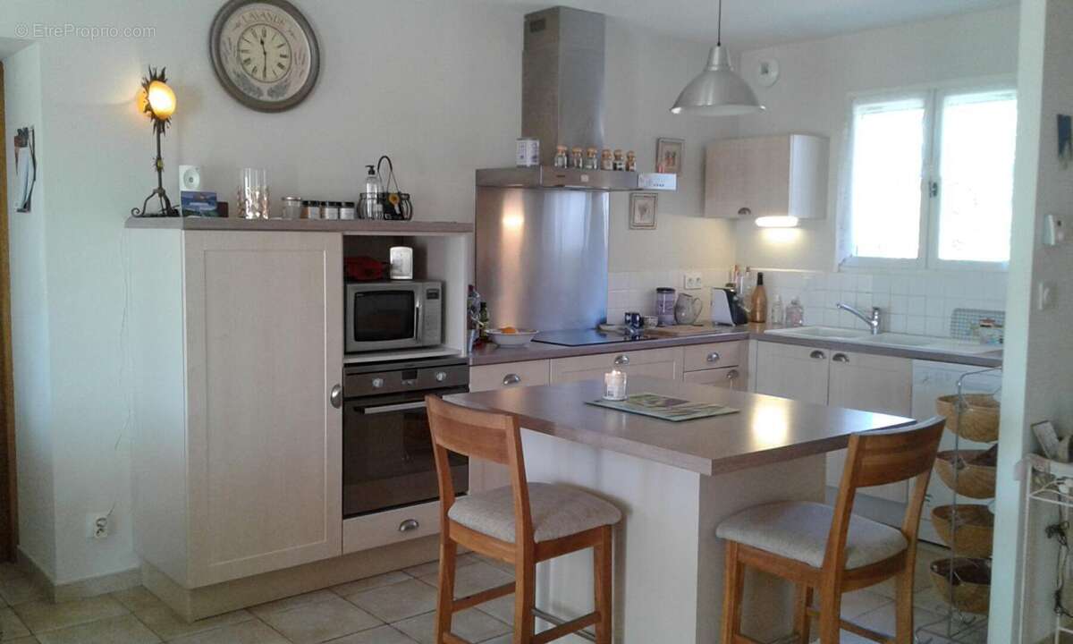 Sault (84390)  villa 200 m², 5 chambres avec gîte et piscine intérieure, garage, terrain 1700 m² - photo 2