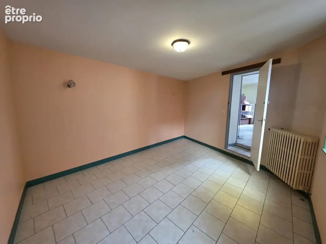 Ensemble immobilier avec ancien hôtel-restaurant et appartement indépendant au cœur de Chabris - photo 8