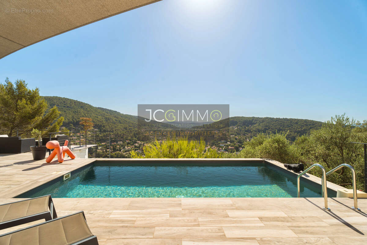 Maison à SOLLIES-TOUCAS