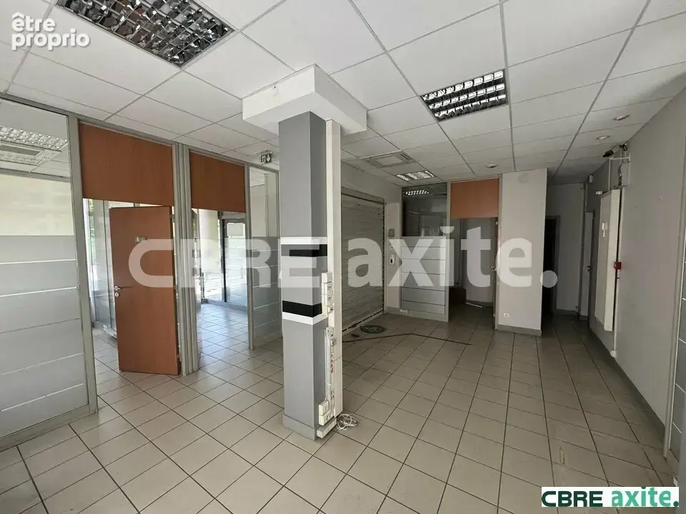 Commerce 138 m² à Le Peage-De-Roussillon  - photo 4