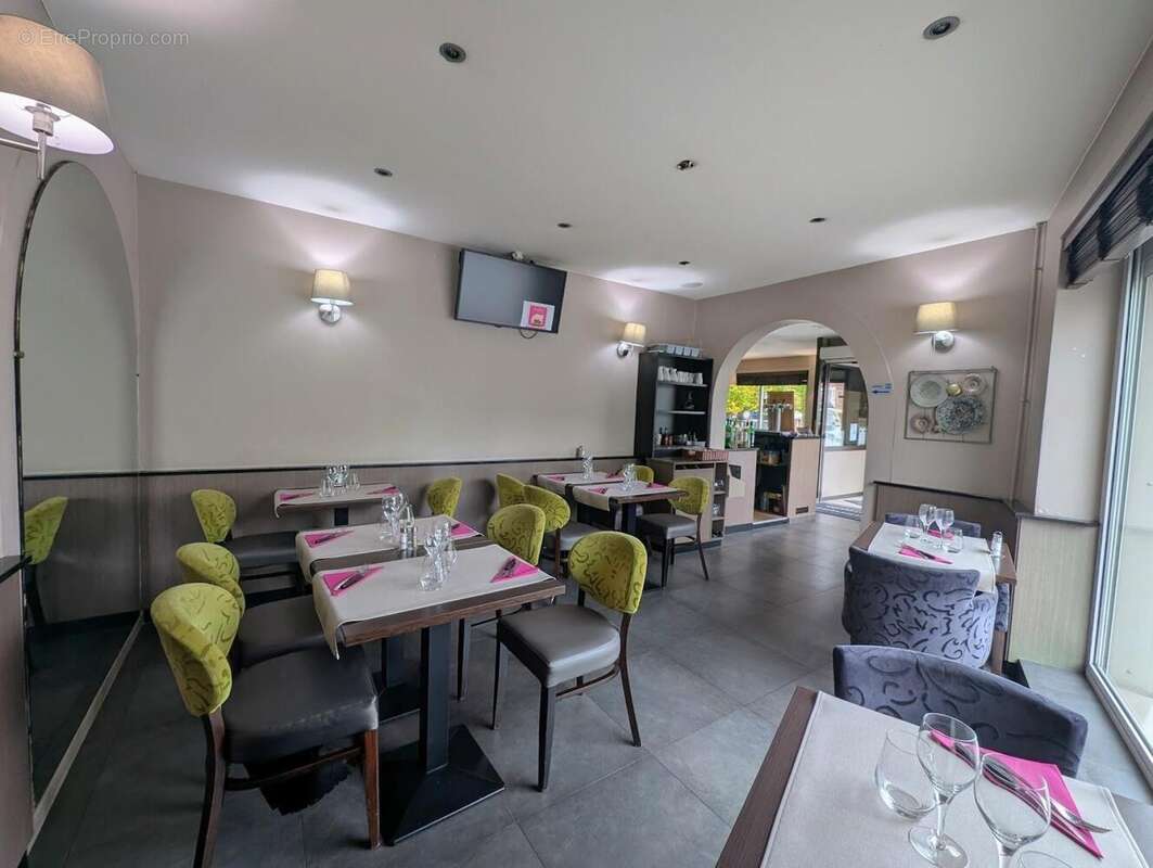 Photo 2 - Commerce à BRESLES