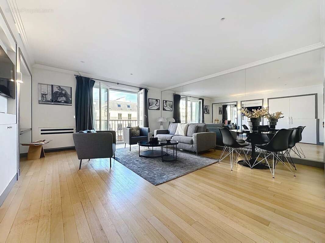 Appartement à PARIS-8E