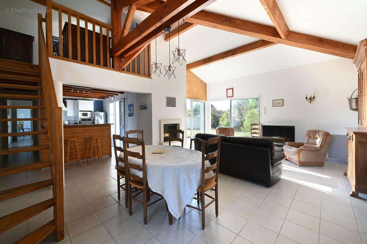 Maison à LES PORTES-EN-RE