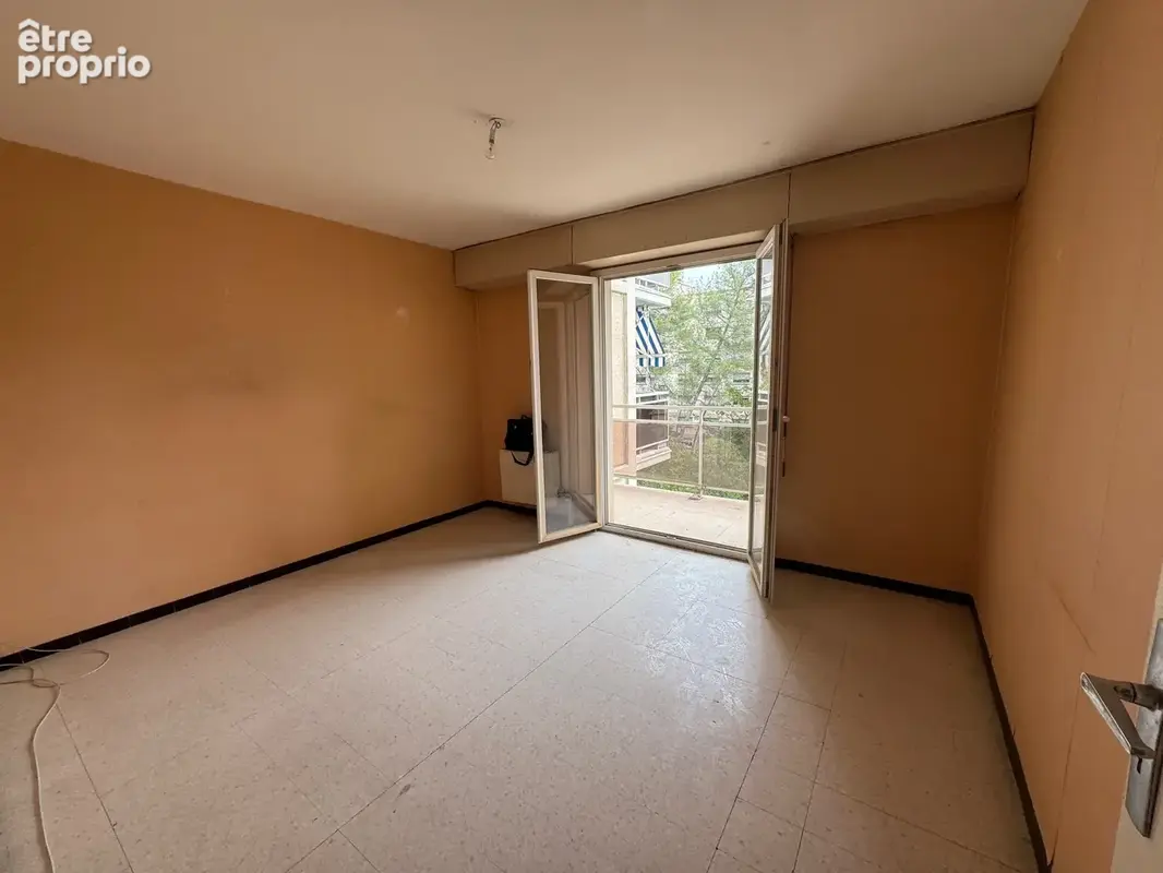 Aix en Provence, EXCLU 'TOUR D'AYGOSI', Appartement T2 de 37m2, ascenseur + balcon + parking privatif - photo 2
