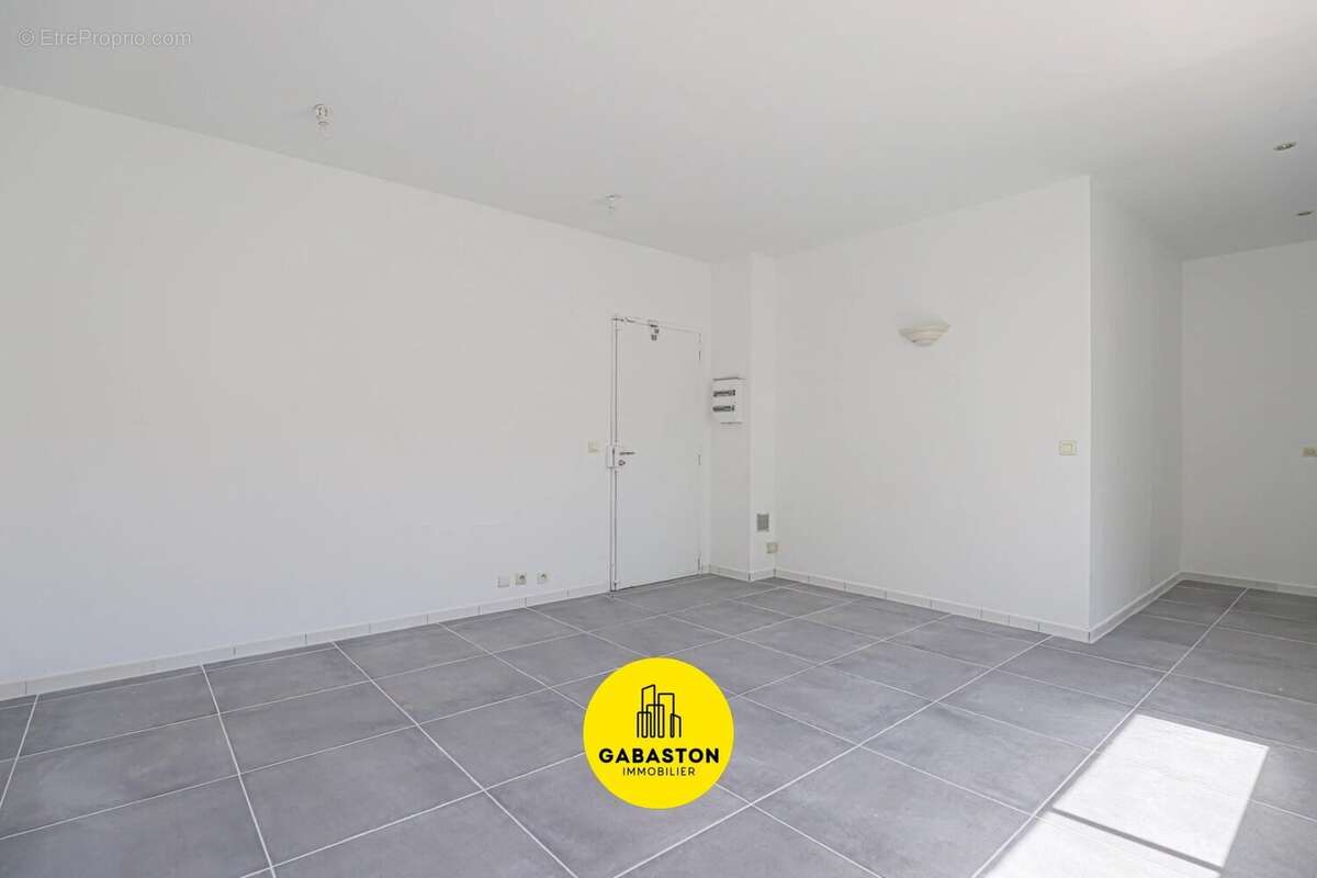 Commerce 63 m² à Marseille-7e  - photo 8