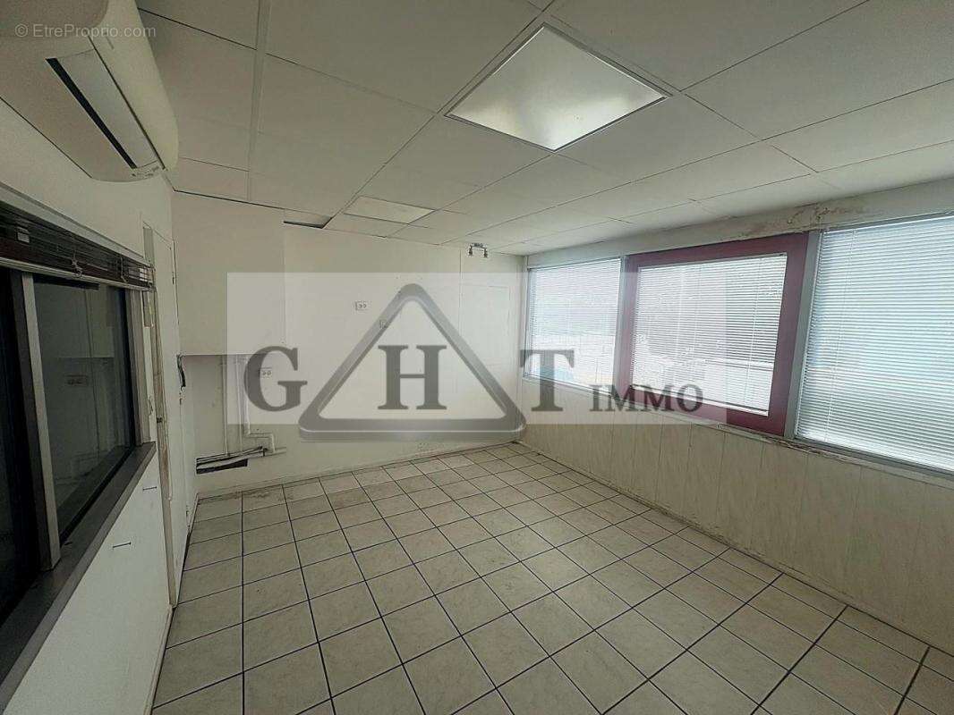 Entrepot 450 m² a savigny le temple a vendre - photo 19