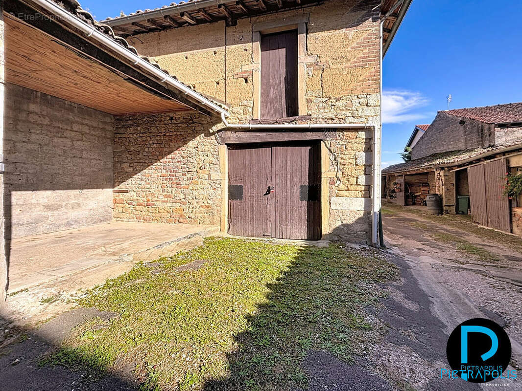 Appartement 312 m² à Bage-Le-Chatel  - photo 5