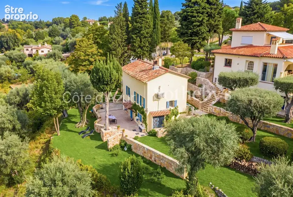 Grasse, vaste propriété familiale avec deux maisons, piscine à débordement et vue mer - photo 16